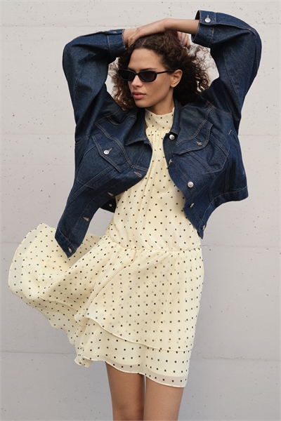 Шифоновое платье с завязками на шее артикул 1325841003