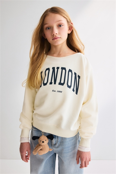 Оверсайз топ с открытыми плечами артикул 1332031001