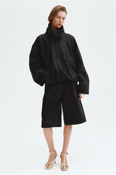 Кожаные бермуды артикул 1334193001