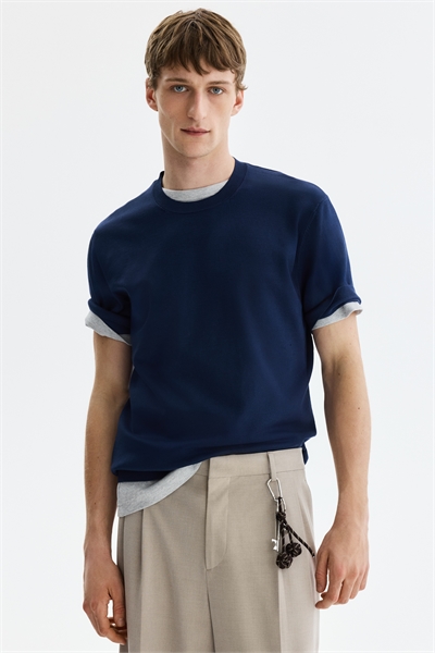 Трикотажная футболка приталенного кроя артикул 1334854002