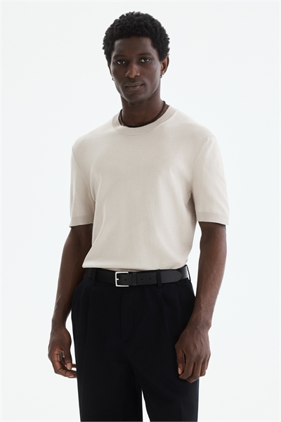 Трикотажная футболка приталенного кроя артикул 1334854003