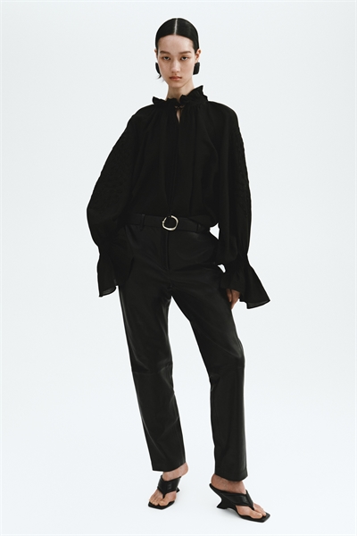 Блузка из смесовой ткани с вышивкой артикул 1335795001