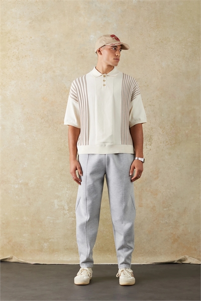 Джоггеры с коническим кроем и двусторонней отделкой, украшенные мелкими складками артикул 144073600