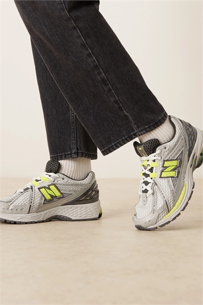 Кроссовки унисекс 1906 артикул 150236154