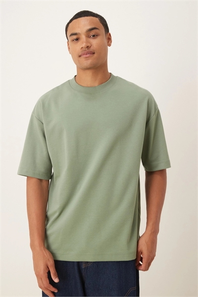 Объемная футболка свободного кроя артикул 148709173