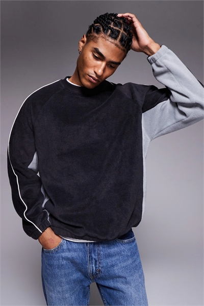 Свободная флисовая толстовка с окантовкой и цветовыми вставками артикул 146925227