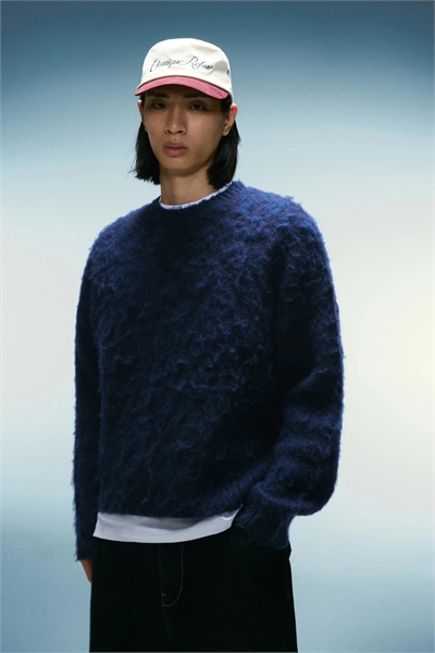 Свитер из искусственного меха прямого кроя артикул 153346187