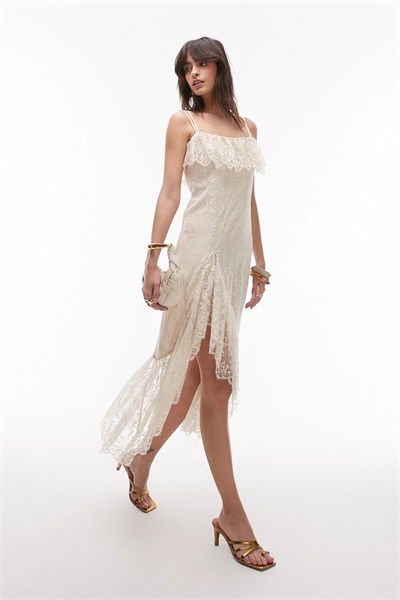 Кружевное платье-слип средней длины с прозрачными асимметричными воланами артикул 146841131