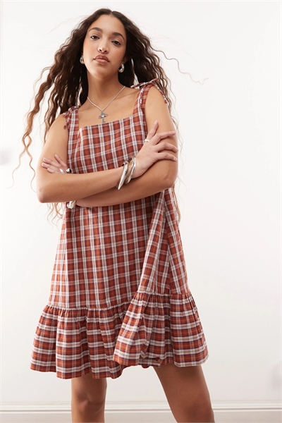 Мини-платье-бабдолл с квадратным вырезом и клетчатым принтом артикул 140076585