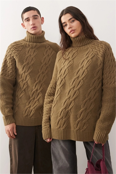 Универсальный свитер с высоким воротником, связанный узором «коса» артикул 148295333