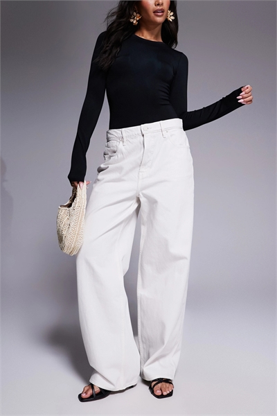 Джинсы свободного кроя хорошего качества артикул 145948711