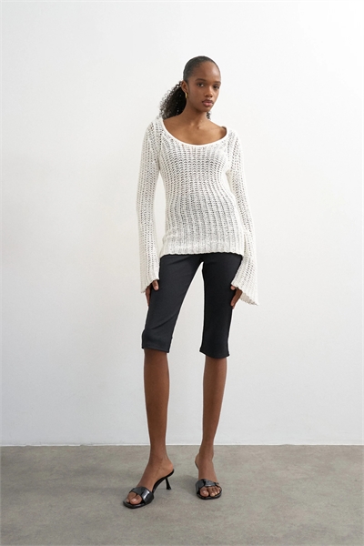 Узкие брюки-капри с расклешенными штанинами артикул 154955271