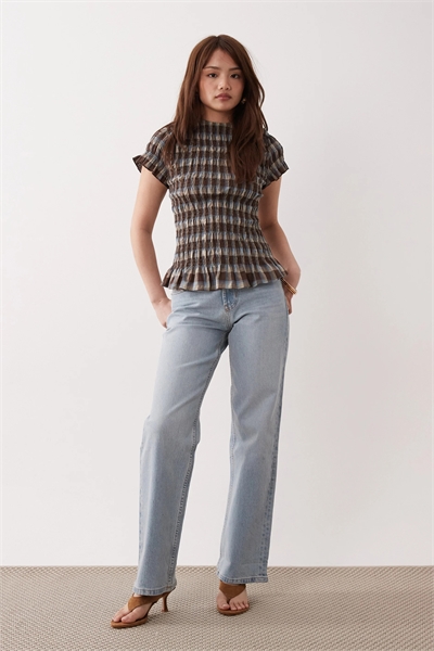 ASOS DESIGN: Удобные джинсы с прямыми брючинами из эластичной ткани, модель Petite артикул 154762480