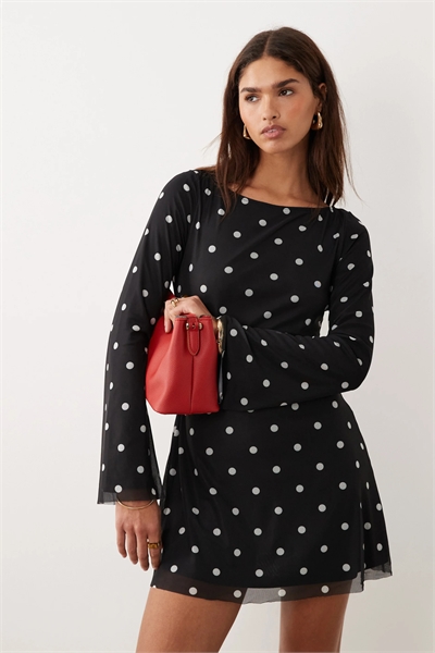 Мини-платье с расклешенными рукавами из сетки и открытой спиной от Lukea артикул 153785076