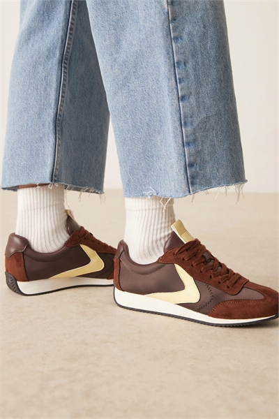 Кроссовки на шнурках для повседневной носки артикул 147791373