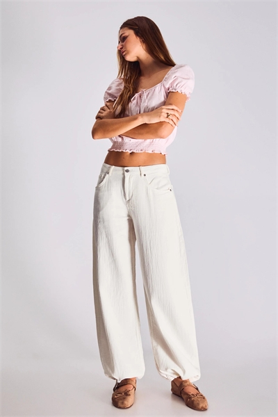 Джинсы-балоны с низкой посадкой и широкими брючинами артикул 156594622