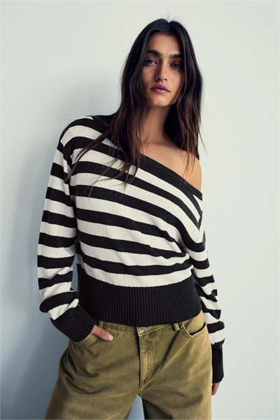 Свитер с асимметричной полоской в стиле рустик артикул 156586292