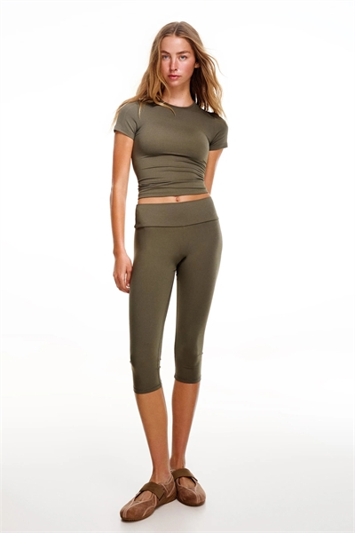 Капри из технической ткани артикул 156586018