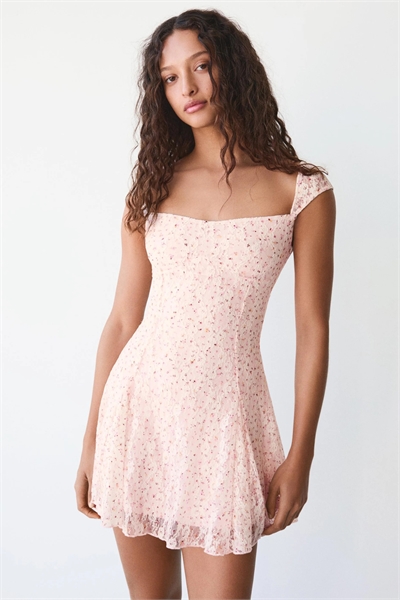 Мини-платье с кружевным принтом артикул 156586856