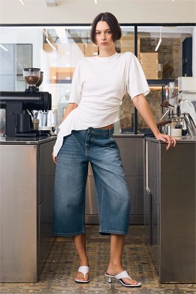 Бермуды из джинсовой ткани свободного кроя артикул 156577044