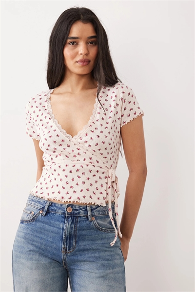 Топ с запахом и декором из салата «пойнтелл» артикул 152831703