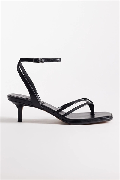 Сандалии с открытым носком, минималистичным дизайном, ремешками и низким каблуком артикул 152154940