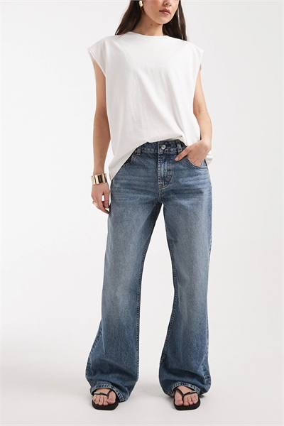 Джинсы свободного кроя с низкой посадкой артикул 154603875