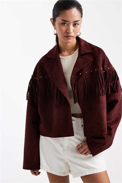 Короткая куртка из искусственной замши с бахромой и заклепками артикул 153575200