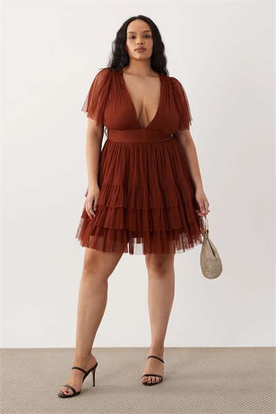 Мини-платье с V-образным вырезом и юбкой с оборками артикул 155943652