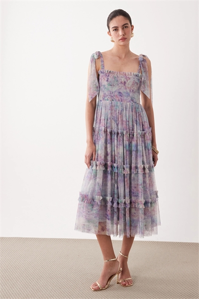 Платье средней длины с завязками на плечах и сборками артикул 155813599