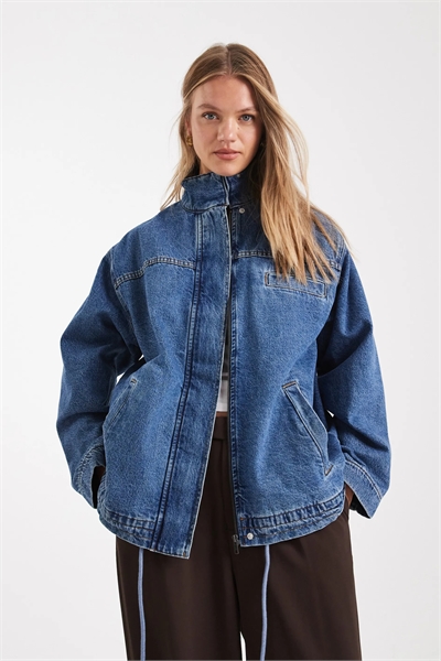 Джинсовая куртка с воротником-воронкой артикул 149249007