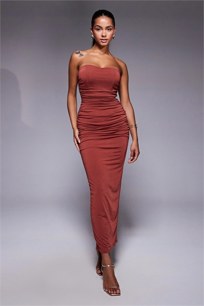 Платье средней длины с рюшами на талии артикул 150147337