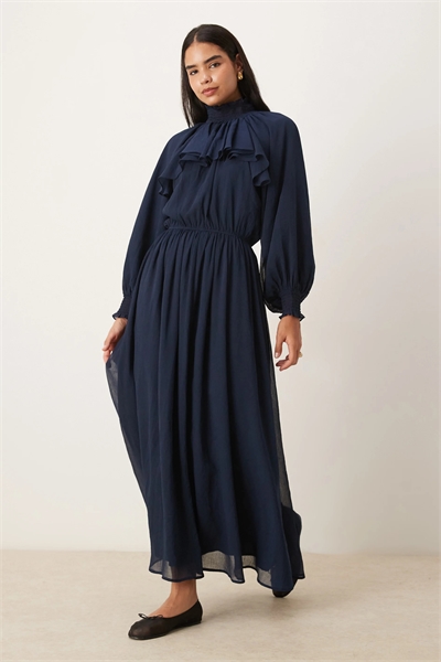 Макси-платье из шифона с высоким воротником и рюшами артикул 149518706