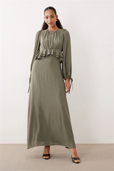 Макси-платье с оборками на талии артикул 150933830