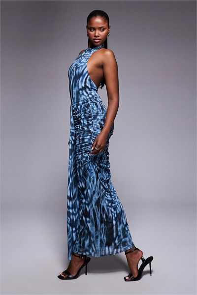 Макси-платье с запахом, высоким воротником и открытыми плечами артикул 148637947