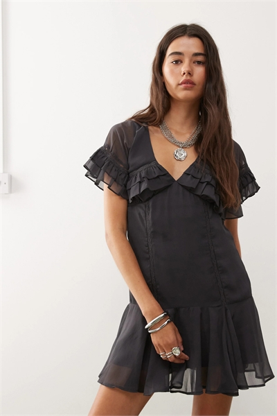 Мини-платье в стиле «ти» с воротником-накидкой артикул 147741291