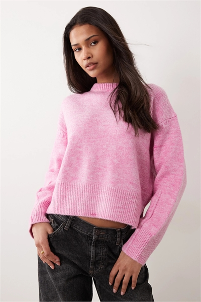 Свободный свитер с круглым вырезом и боковыми разрезами артикул 152473375