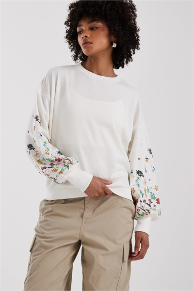 Свитер с круглым вырезом и цветочным узором на рукавах артикул 152906675