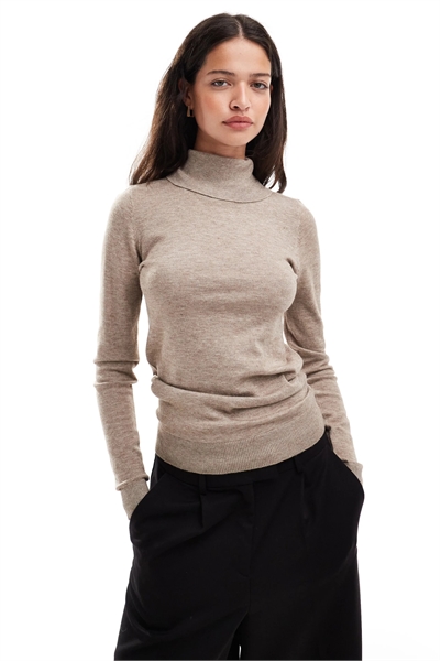 Трикотажный свитер с длинными рукавами и высоким воротником артикул 137155115