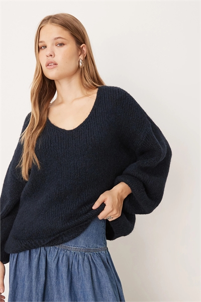 Объемный двусторонний вязаный свитер артикул 143701901