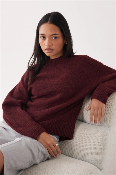 Мягкий свитер с круглым вырезом артикул 149660105