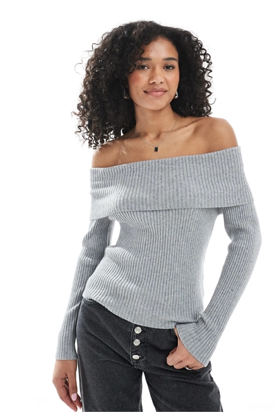 Свитер с открытыми плечами артикул 147620250