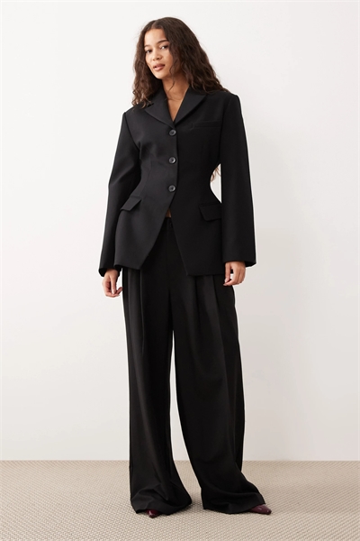 Пошив брюк с низкой посадкой и широкими брючинами с асимметричным поясом артикул 149859158