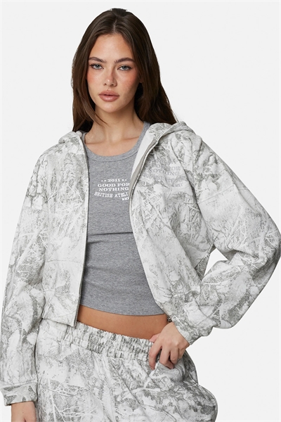 Свободная толстовка с капюшоном и молнией в стиле камуфляж с вышитым логотипом артикул 156412239