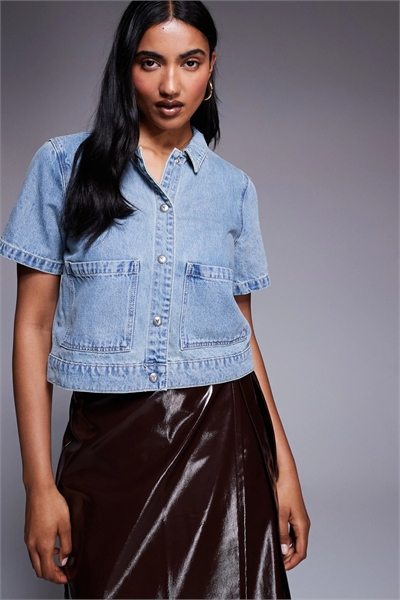 Милая джинсовая куртка-рубашка с короткими рукавами артикул 150326270