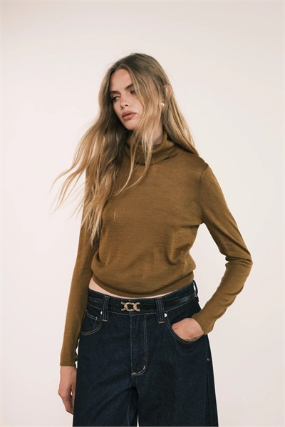 Тонкий свитер с высоким воротником артикул 151448767