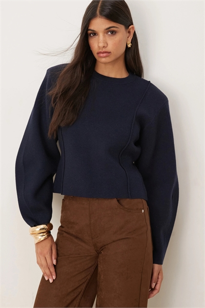 Структурированный джемпер с зауженной талией и плечевыми накладками артикул 149655794