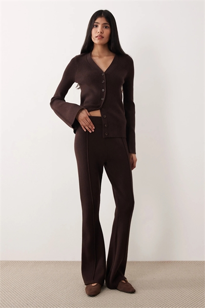 С ребристой отделкой и расклешенным силуэтом co-ord артикул 151342426