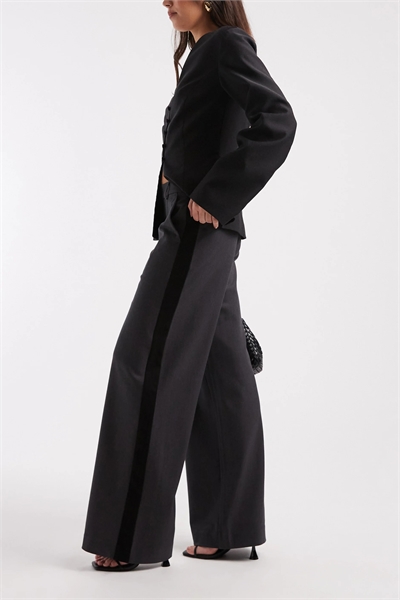 Брюки свободного кроя с широкими штанинами и боковыми полосками артикул 151737597