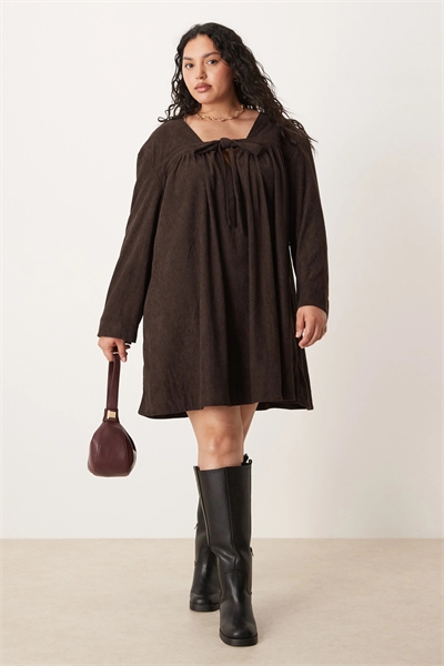 ASOS DESIGN: мини-платье свободного кроя с завязками спереди из вельвета для полных артикул 147826474